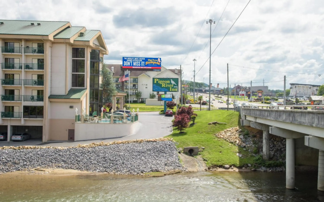 Pigeon River Inn