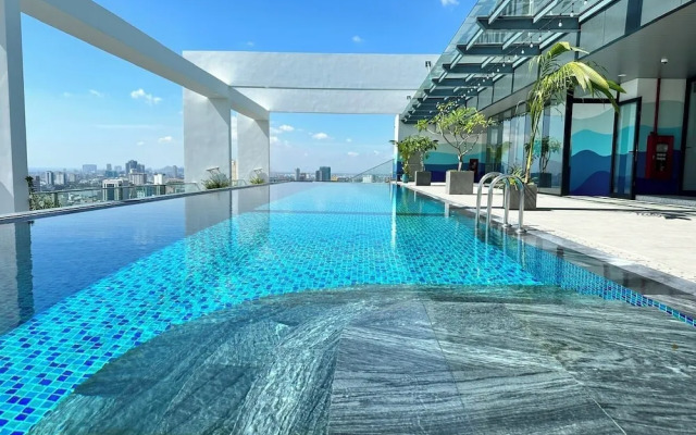 Centre Point Danang Hotel & Residence