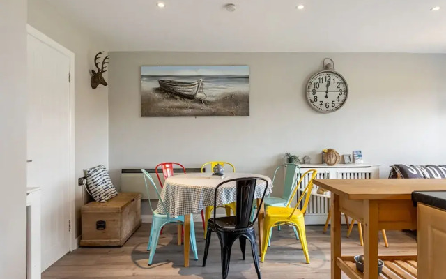 Central Apartment 3B