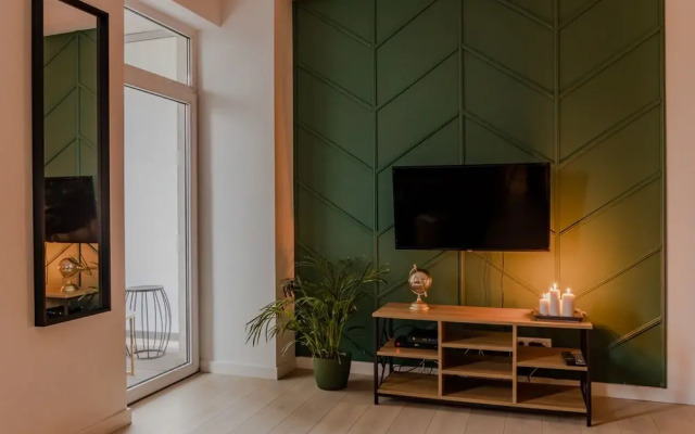 oompH Warsaw Downtown Atmospheric Apt