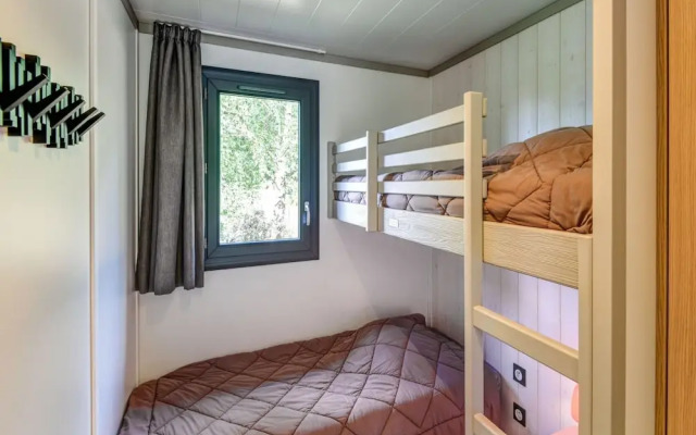 Serene Chalet in Hourtin Near Lake