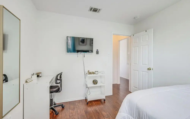 3 Mi to Dfw: Pet-friendly Euless Home