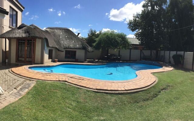 Lekoa Bed and Breakfast and Trading