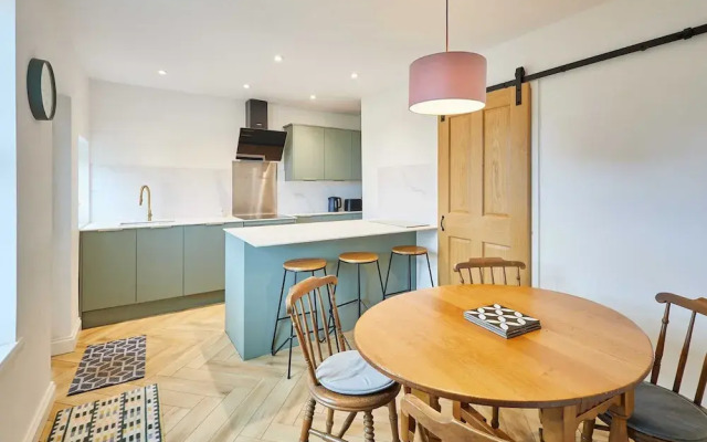 Host Stay Cheviot Street