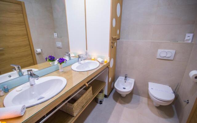 Peninsula Luxury Rooms