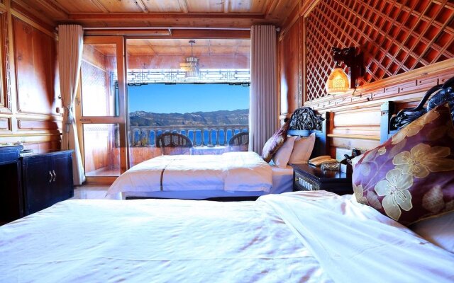 Lugu Lake Mosuo Park Hotel