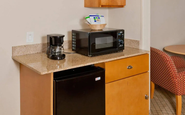 Holiday Inn Express & Suites Nearest Universal Orlando by IHG