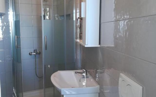 Studio apartman Arni