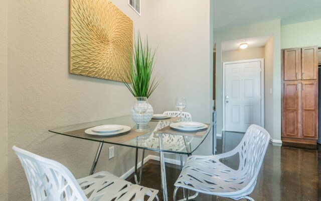 BC-522: Channelside Luxury Apartment