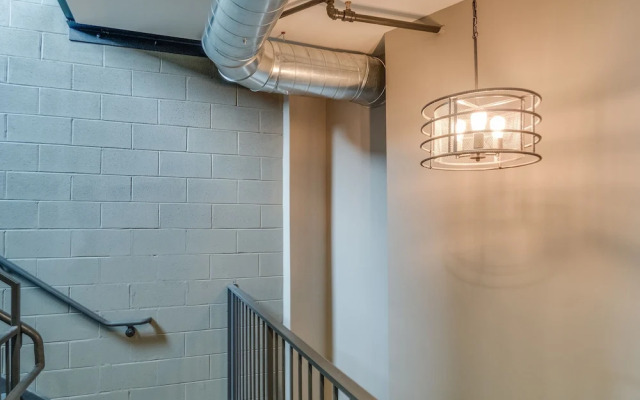 Deedee's Apartments - Lofts at Grove