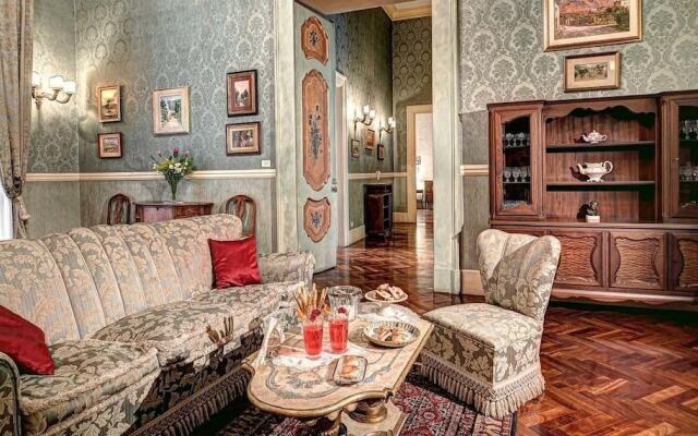 Lady Mary's Tribunali Luxury Suite