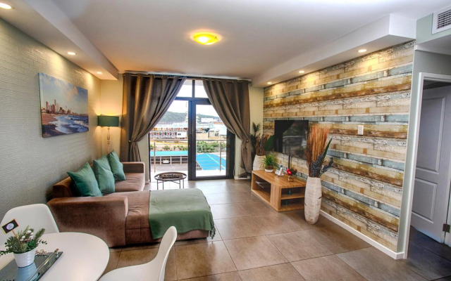 uSHAKA WATERFRONT - LUXURIOUS LAVISH LOOKER