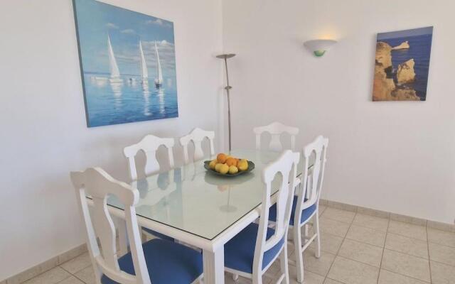 Spacious 3 bedroom apartment with seaview