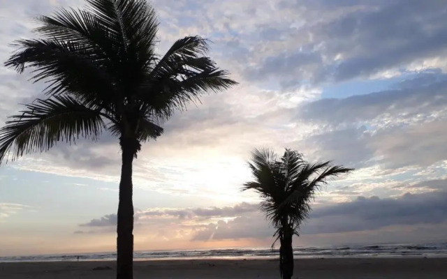 Apartamento com Internet e garagem FREE ! PRAIA GRANDE