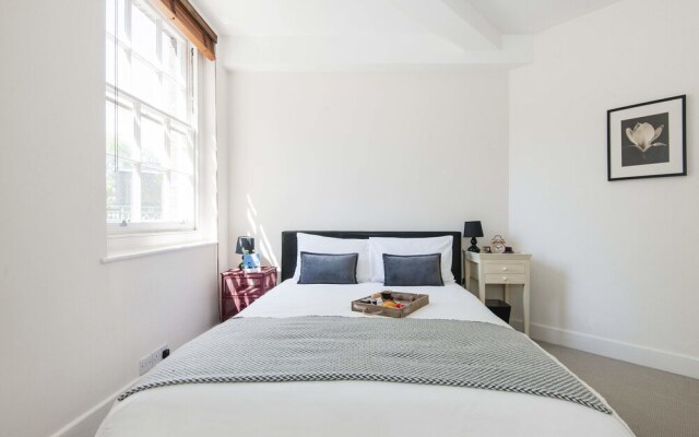 The Wonderful Chelsea Manor Street Apartment - CHK