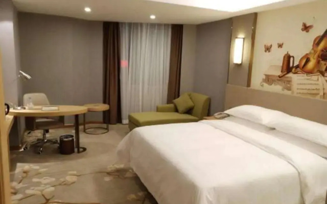 Vienna International Hotel (Foshan Eternal Love Xiqiao Mountain Scenic Area)