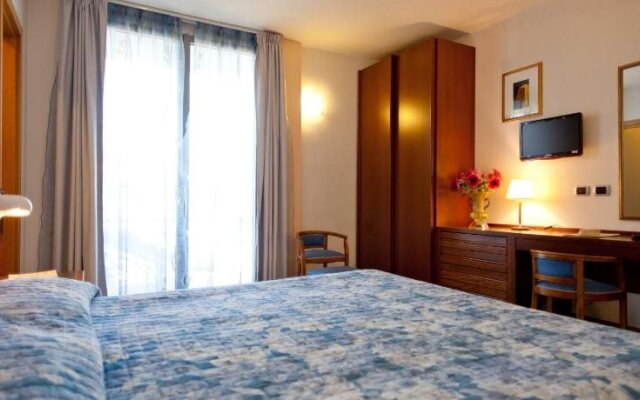 Idania Hotel