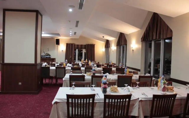 Paluri Hotel