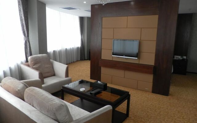 Rongcheng Celebrity Hotel High Speed Rail Station Shop