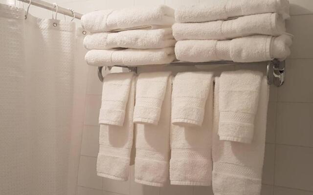 2-Bedroom Apartment Sweet #5 by Amazing Property Rentals