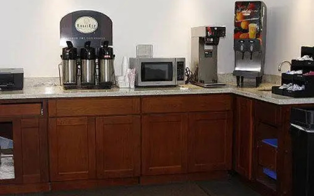 Chestnut Tree Inn Portland Mall 205