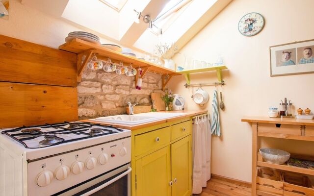 Tranquil Apartment in Marine Zemlje Near Stiniva Beach