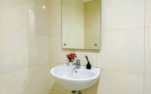 Simple Blue Toned Studio (No Kitchen) At Elvis Tower Apartment