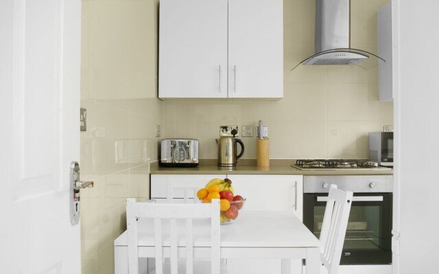 Paddington Station 2BR City Apartment