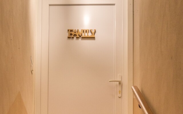 Family Colours near Rialto Mercato