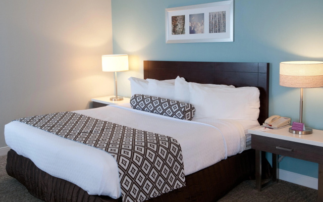 Crowne Plaza Suites Pittsburgh South by IHG