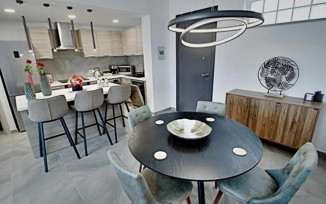Golden Tree Apartment