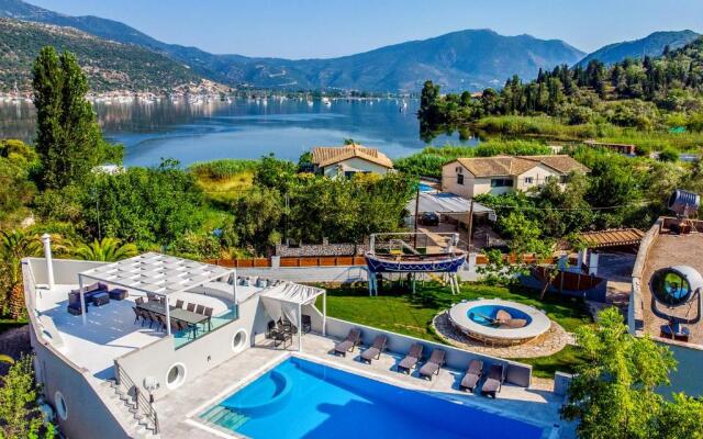 UNIQUE Villa Boat House