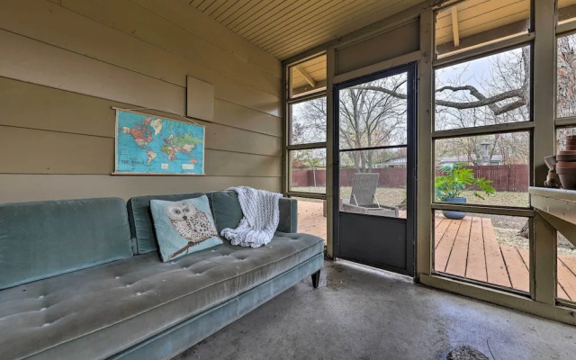 6 Mi to Dtwn Austin: Home w/ Screened Porch & Yard