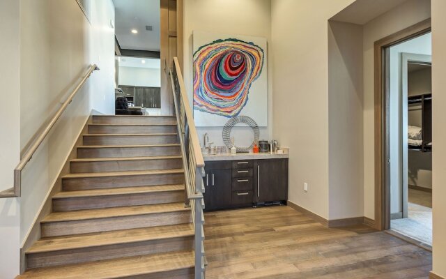 Two Bedroom Penthouse 2 Apartment Hotel by RedAwning