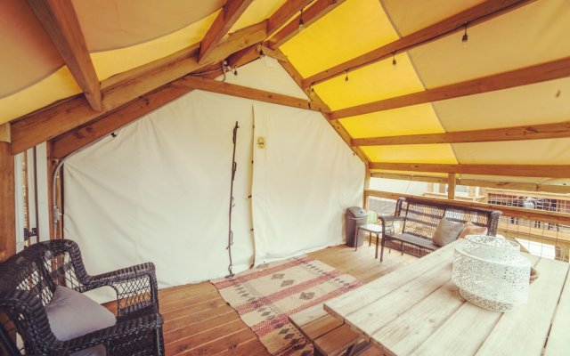 Geronimo Creek Retreat Glamping Cabin #2 - Campsite