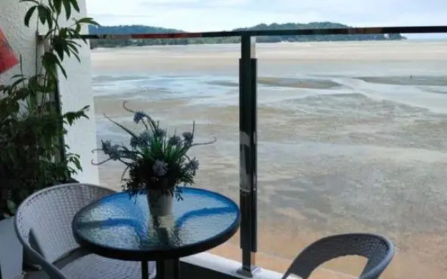 ZilleVille Studio Suite Seaview With Balcony at Imperium Residence