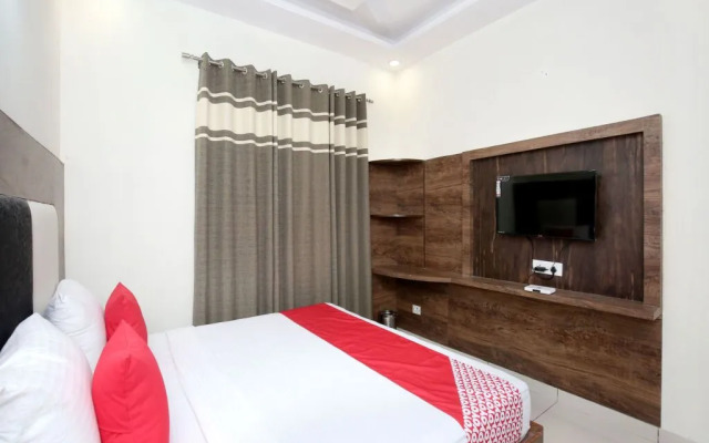 OYO 13373 Hotel Royal star