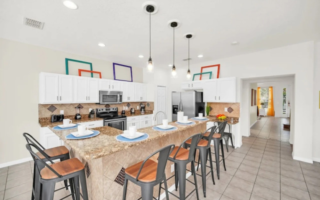 Lake View Getaway: Pool, Game Room, Theming!