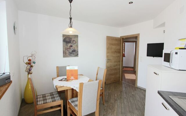Hilltop Apartment in Hart im Zillertal near Ski Area