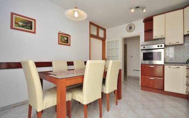Amazing Apartment in Pucisca With 3 Bedrooms and Wifi
