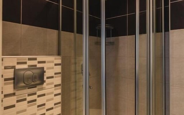 Seven Stars Apartments