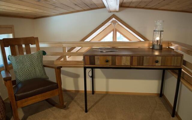 #51 & #52 Hyatt Lake Compound~sleeps 10~lake View