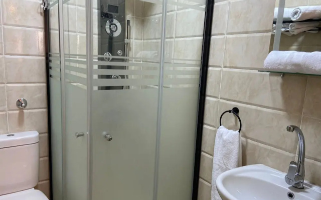 Chic Stylish Spacious Apt Poolside, Smarttv & Wifi