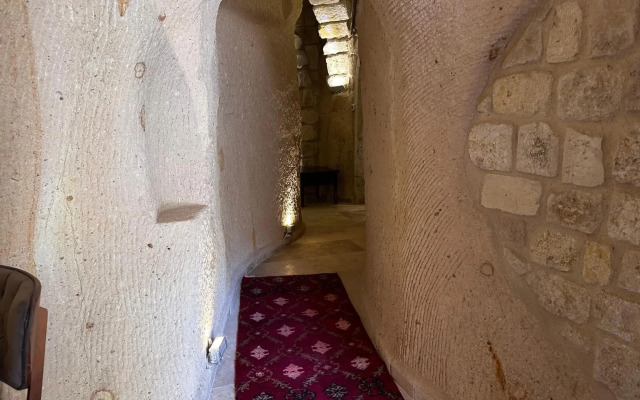 Under Cave Hotel