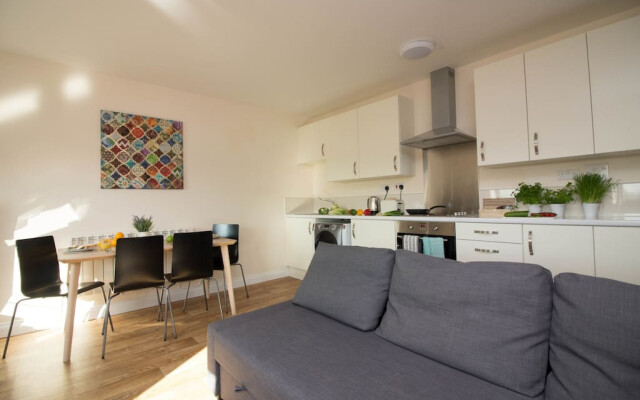 Stayzo Premiere Serviced Accommodation - 17