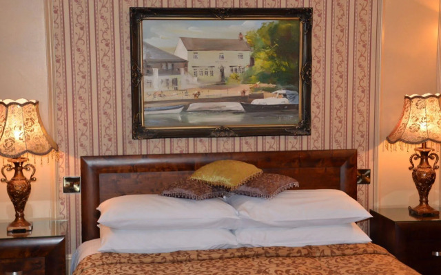 Riverside Inn