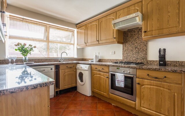2 Bedroom Flat In Hammersmith Near The Thames