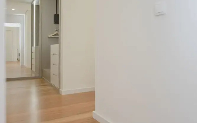Liiiving - Luxury River View Apartment V