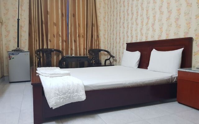 Oyo 682 Long Son Hotel