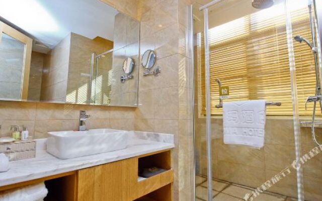 Manrou Hotel